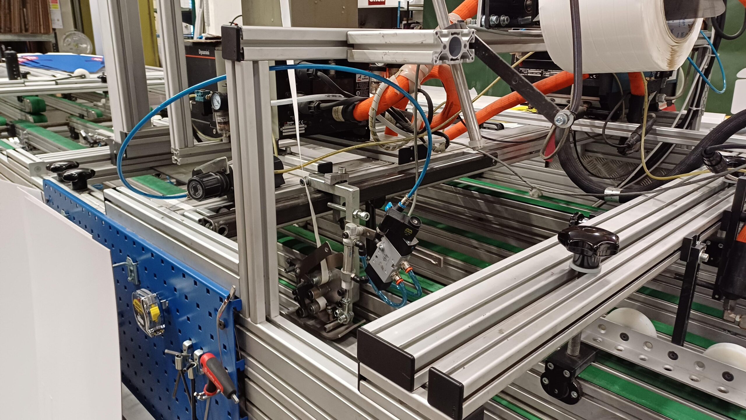 Arataper double sided tape applicator in Lunex